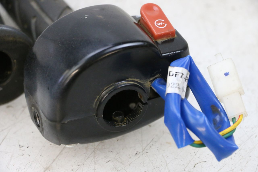 photo de RECHTER STUURSCHAKELAAR KYMCO AGILITY 4T 50 (2018 - 2022) - Bevestigingspunten