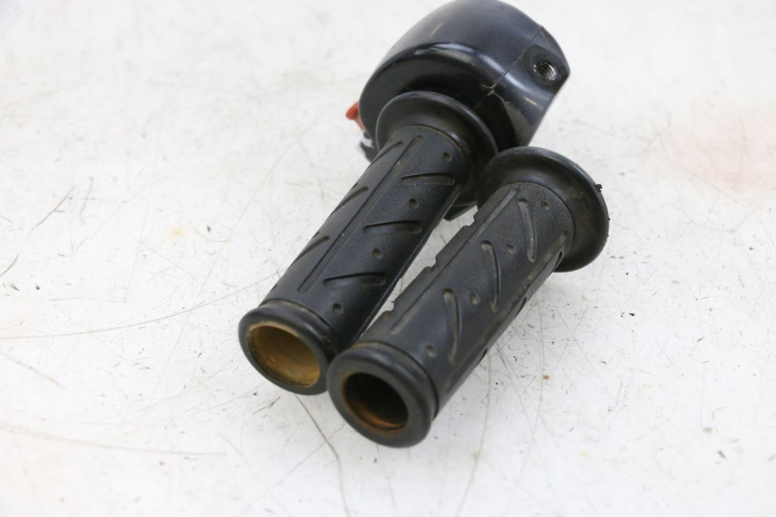 photo de RECHTER STUURSCHAKELAAR KYMCO AGILITY 4T 50 (2018 - 2022) - Staat van het oppervlak