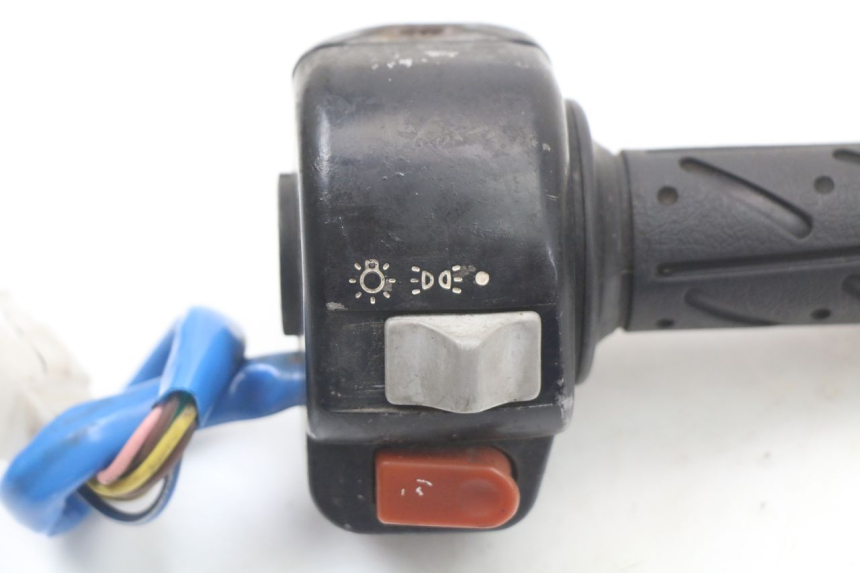 photo de RECHTS STUURSCHAKELAAR KYMCO AGILITY PREMIUM 50 (2007 - 2010) - Zoom op gebruiksstaat