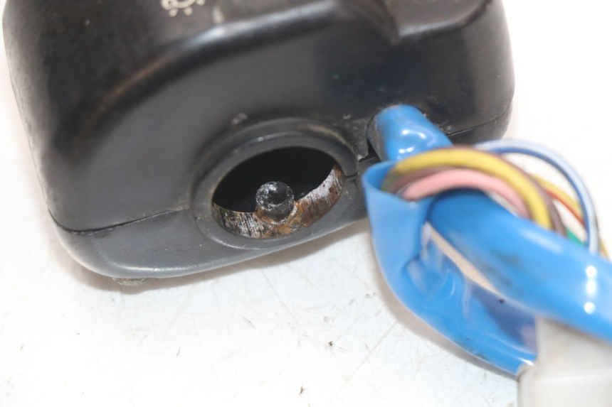 photo de RECHTS STUURSCHAKELAAR KYMCO AGILITY PREMIUM 50 (2007 - 2010) - Bevestigingspunten