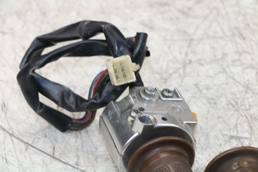 photo de RECHTS STUURSCHAKELAAR BAOTIAN BT COLLECTOR 50 (2005 - 2013) - Detail van het onderdeel