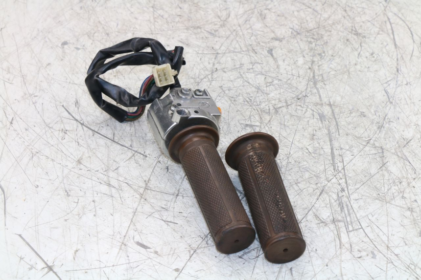 photo de RECHTS STUURSCHAKELAAR BAOTIAN BT COLLECTOR 50 (2005 - 2013) - Zoom op gebruiksstaat