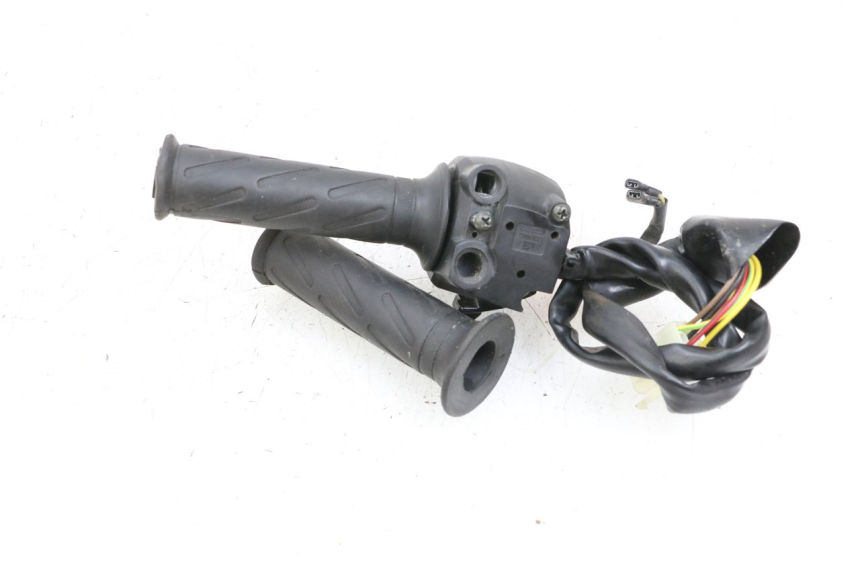 photo de RECHTER STUURSCHAKELAAR MAG POWER BOMBERS 4T 50 (2016 - 2026) - Zoom op gebruiksstaat