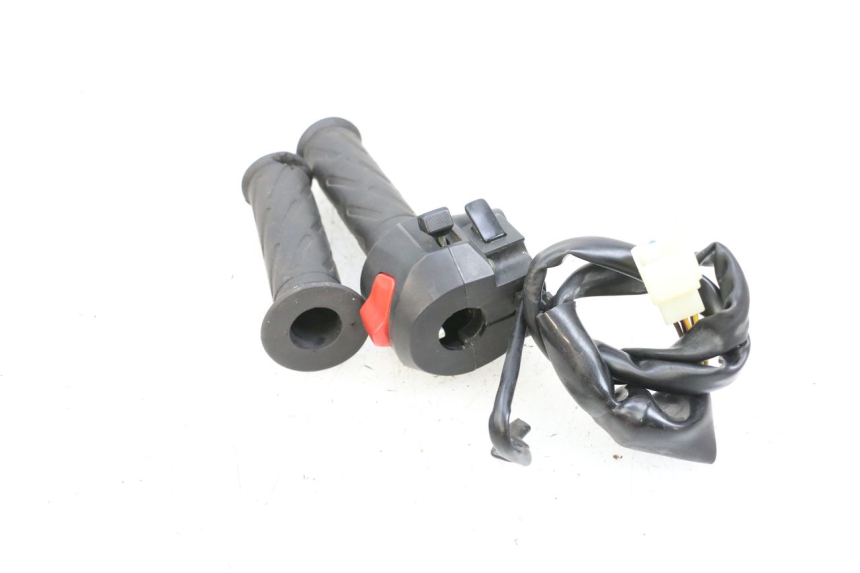 photo de RECHTER STUURSCHAKELAAR MAG POWER BOMBERS 4T 50 (2016 - 2026) - Overzicht