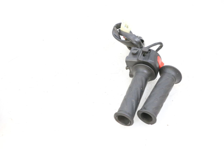 photo de RECHTER STUURSCHAKELAAR MAG POWER BOMBERS 4T 50 (2016 - 2026) - Bevestigingspunten