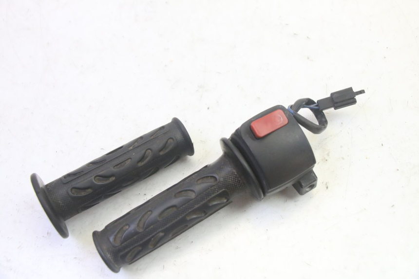 photo de RECHTS STUURSCHAKELAAR MBK BOOSTER SPIRIT 50 (2004 - 2017) - Andere kijkhoek