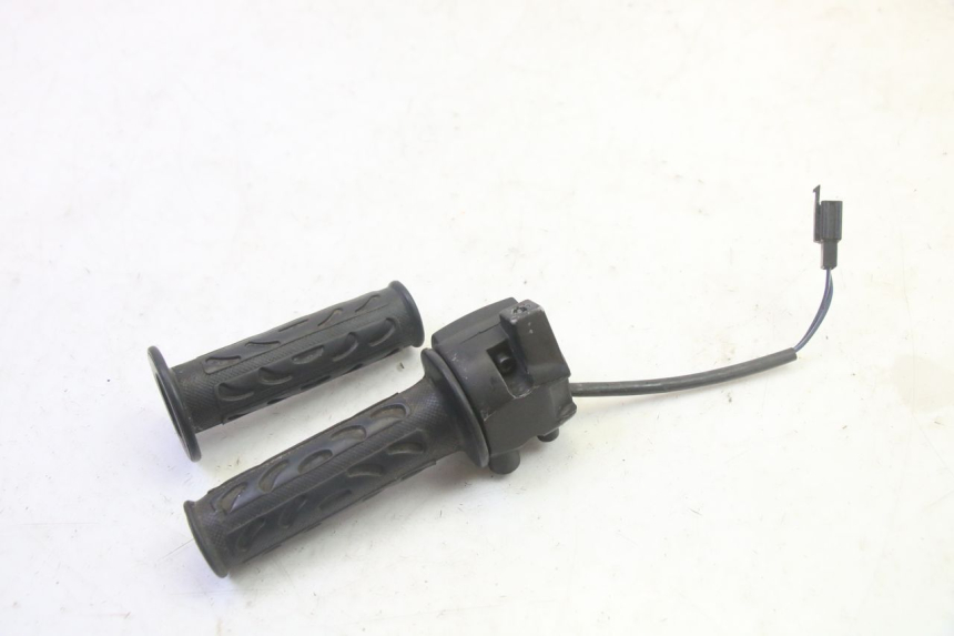 photo de RECHTS STUURSCHAKELAAR MBK BOOSTER SPIRIT 50 (2004 - 2017) - Technische close-up