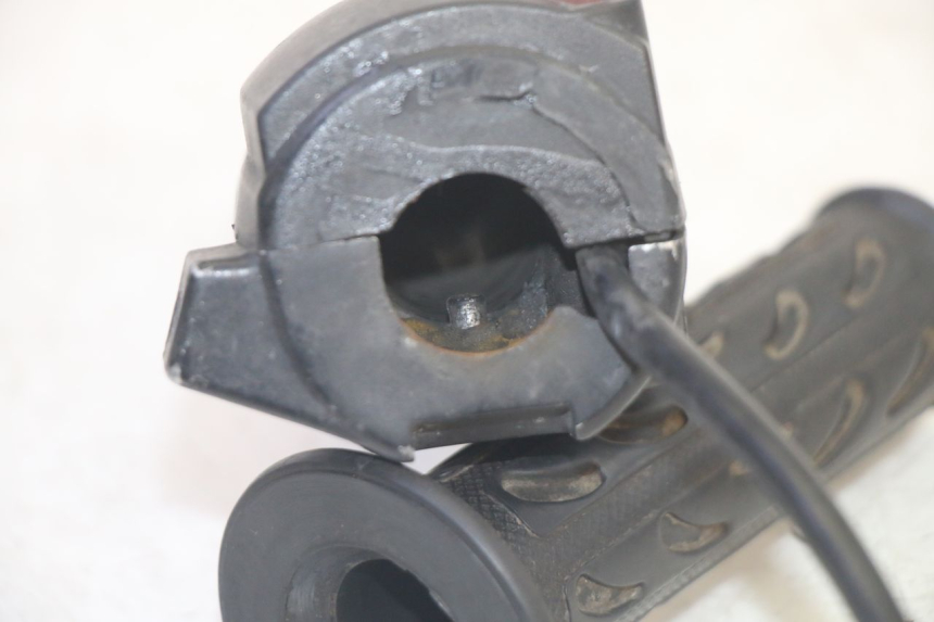 photo de RECHTS STUURSCHAKELAAR MBK BOOSTER SPIRIT 50 (2004 - 2017) - Bevestigingspunten