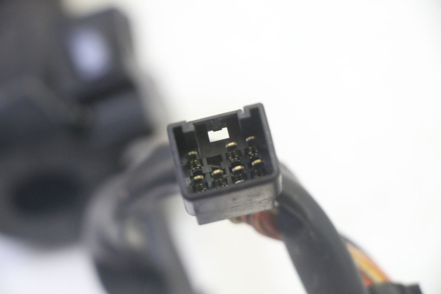 photo de RECHTER STUURSCHAKELAAR SUZUKI BURGMAN 125 (2007 - 2014) - Staat van het oppervlak