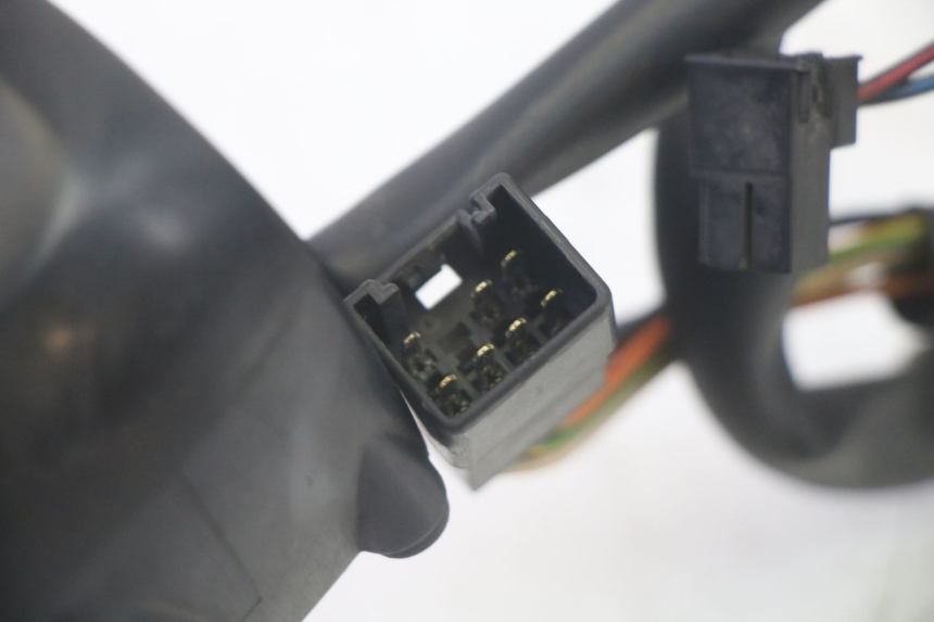 photo de RECHTER STUURSCHAKELAAR SUZUKI BURGMAN 125 (2007 - 2014) - Staat van het oppervlak