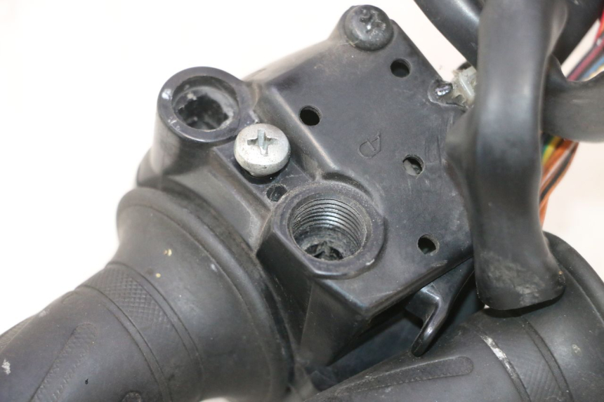 photo de RECHTER STUURSCHAKELAAR SUZUKI BURGMAN 125 (2007 - 2014) - Zoom op gebruiksstaat