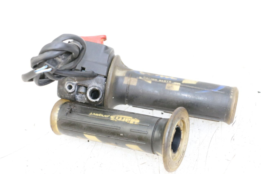 photo de RECHTER STUURSCHAKELAAR YAMAHA BW'S 50 (2004 - 2017) - Zoom op gebruiksstaat