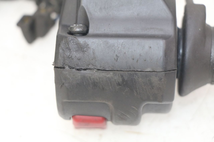 photo de RECHTER STUURSCHAKELAAR HONDA CB R 1000 (2018 - 2023) - Detail van het onderdeel