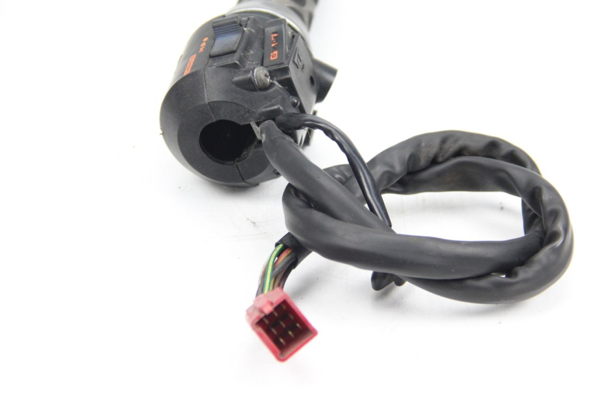 photo de RECHTER STUURSCHAKELAAR HONDA CBR F SC21 1000 (1986 - 1992) - Andere kijkhoek