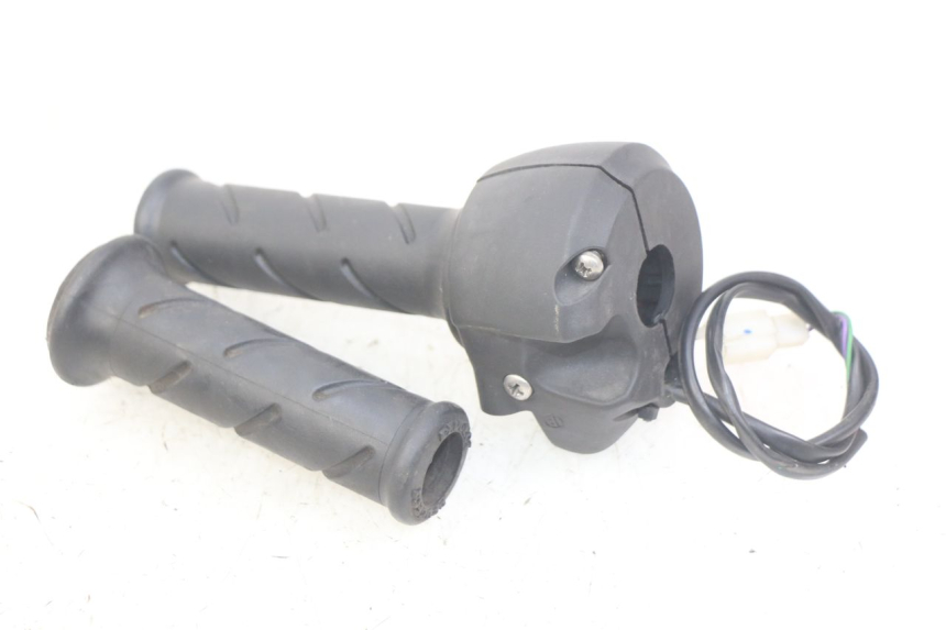 photo de RECHTER STUURSCHAKELAAR PEUGEOT CITYSTAR 2T 50 (2018 - 2021) - Technische close-up