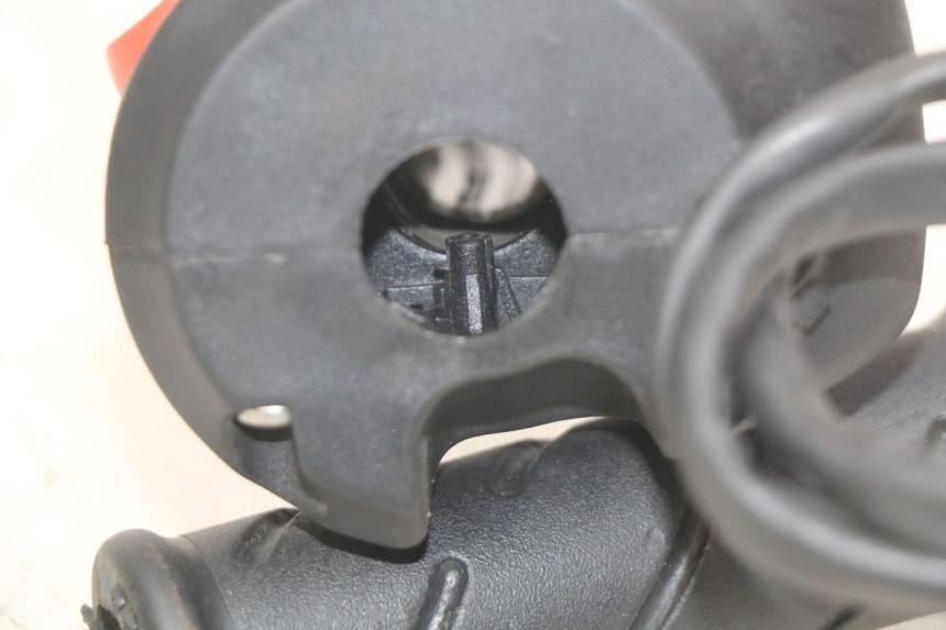 photo de RECHTER STUURSCHAKELAAR PEUGEOT CITYSTAR AIR 125 (2014 - 2017) - Zoom op gebruiksstaat