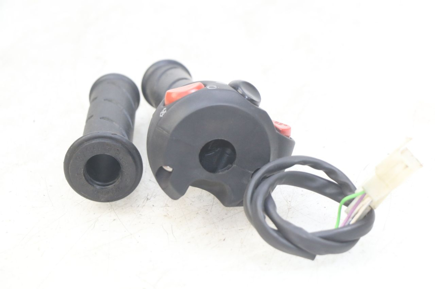 photo de RECHTER STUURSCHAKELAAR PEUGEOT CITYSTAR AIR 125 (2014 - 2017) - Andere kijkhoek