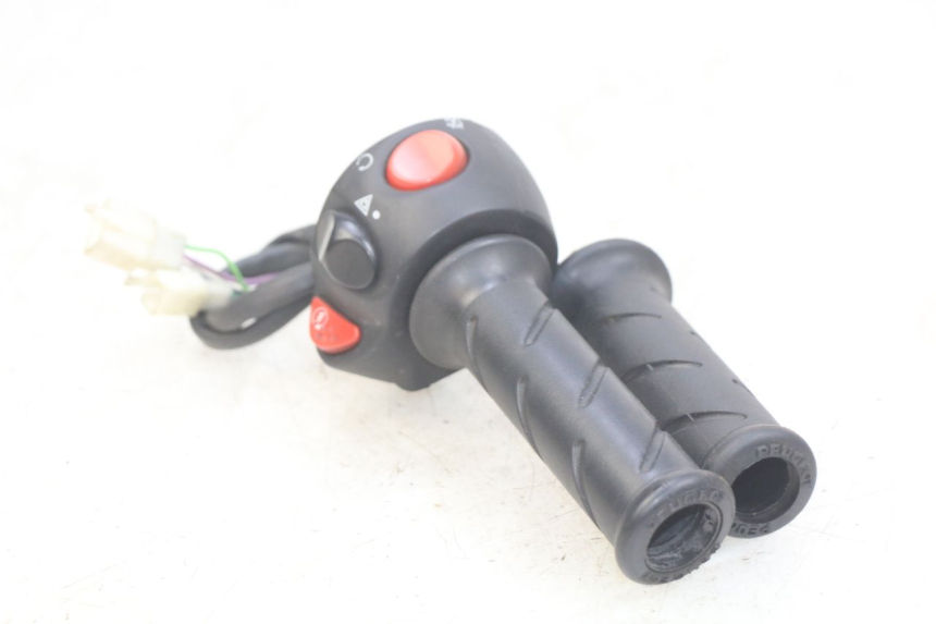 photo de RECHTER STUURSCHAKELAAR PEUGEOT CITYSTAR AIR 125 (2014 - 2017) - Technische close-up