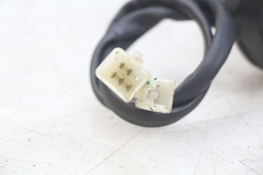 photo de RECHTER STUURSCHAKELAAR PEUGEOT CITYSTAR AIR 125 (2014 - 2017) - Bevestigingspunten