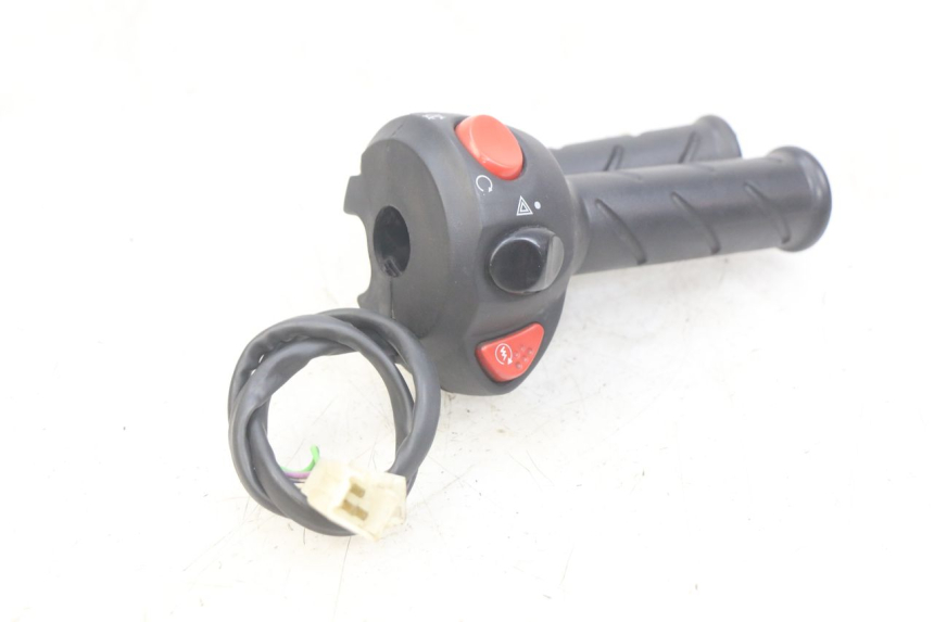 photo de RECHTER STUURSCHAKELAAR PEUGEOT CITYSTAR AIR 125 (2014 - 2017) - Staat van het oppervlak