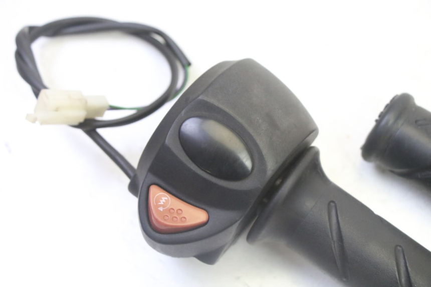 photo de RECHTS STUURSCHAKELAAR PEUGEOT CITYSTAR 50 (2013 - 2017) - Detail van het onderdeel