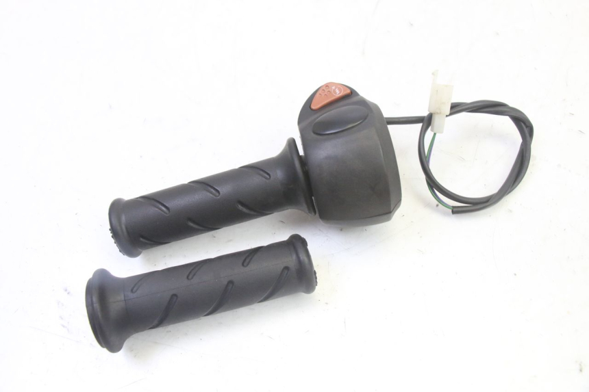 photo de RECHTS STUURSCHAKELAAR PEUGEOT CITYSTAR 50 (2013 - 2017) - Andere kijkhoek