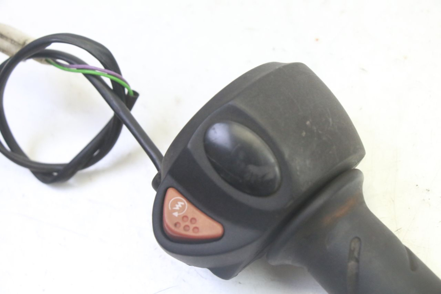 photo de RECHTS STUURSCHAKELAAR PEUGEOT CITYSTAR 50 (2013 - 2017) - Detail van het onderdeel