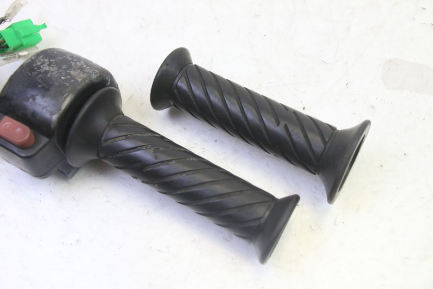 photo de RECHTS STUURSCHAKELAAR SYM CROX 4T 50 (2016 - 2023) - Technische close-up