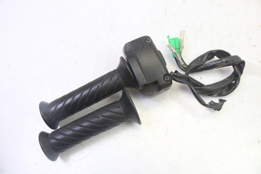 photo de RECHTS STUURSCHAKELAAR SYM CROX 4T 50 (2016 - 2023) - Bevestigingspunten