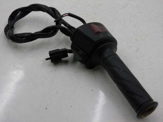 photo de RECHTER STUURSCHAKELAAR DERBI GP MAX 250 (2006 - 2008) - Hoofdaanzicht