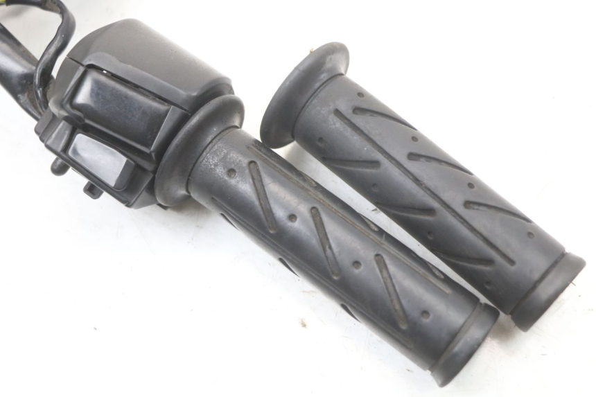 photo de RECHTS STUURSCHAKELAAR KYMCO DINK 4T 50 (2007 - 2018) - Zoom op gebruiksstaat