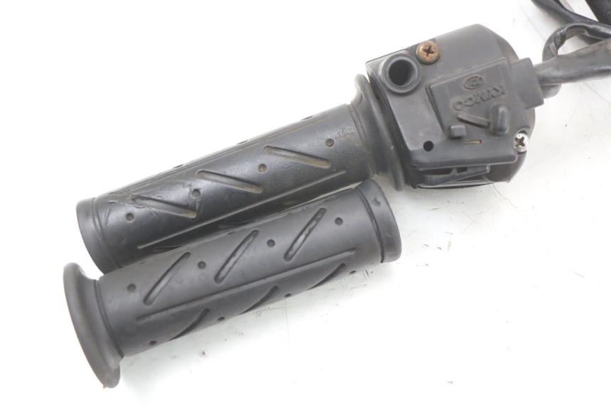 photo de RECHTS STUURSCHAKELAAR KYMCO DINK 4T 50 (2007 - 2018) - Technische close-up