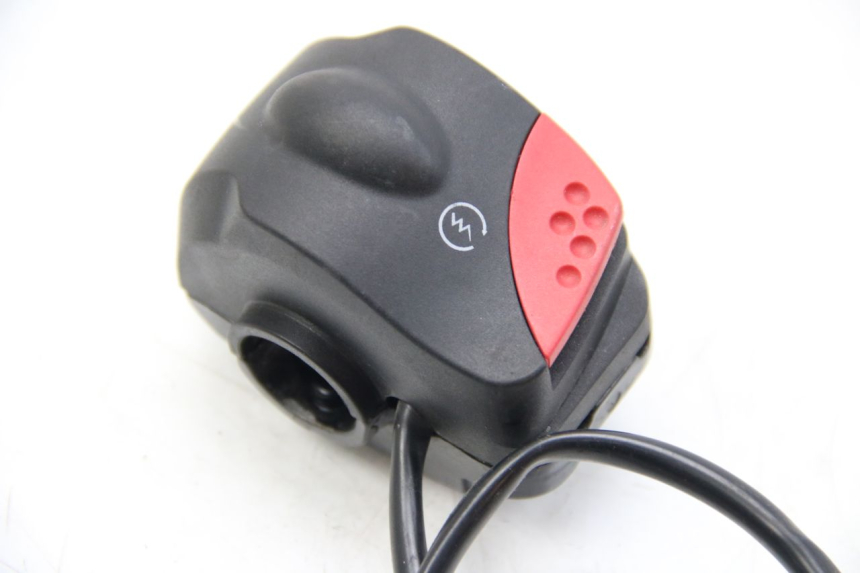 photo de RECHTER STUURSCHAKELAAR PEUGEOT E-VIVACITY 1 (2012 - 2018) - Zoom op gebruiksstaat