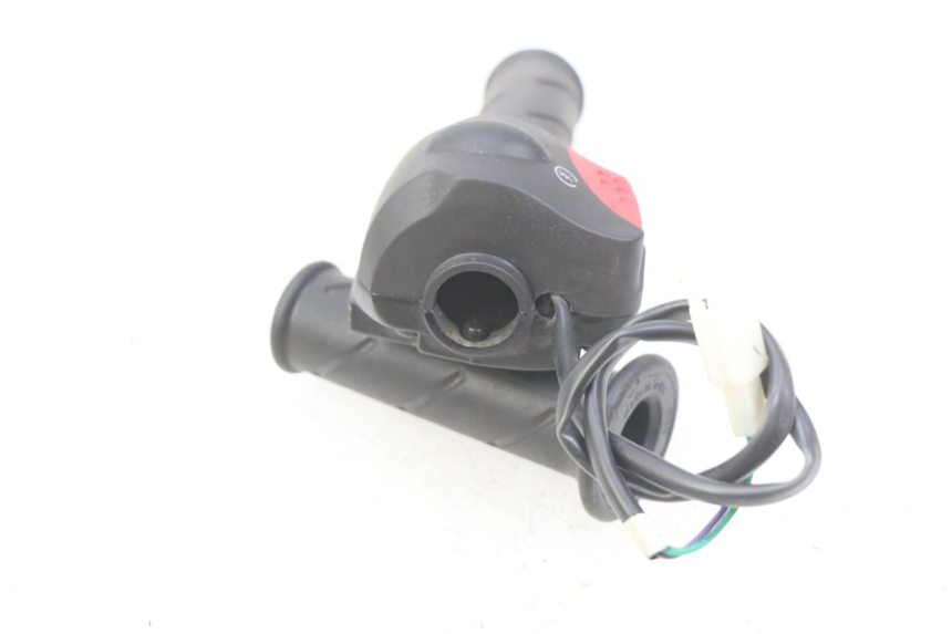 photo de RECHTER STUURSCHAKELAAR PEUGEOT E-VIVACITY 1 (2012 - 2018) - Detail van het onderdeel