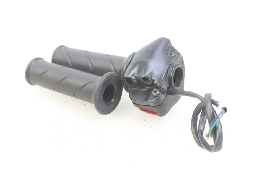 photo de RECHTER STUURSCHAKELAAR PEUGEOT E-VIVACITY 1 (2012 - 2018) - Zoom op gebruiksstaat