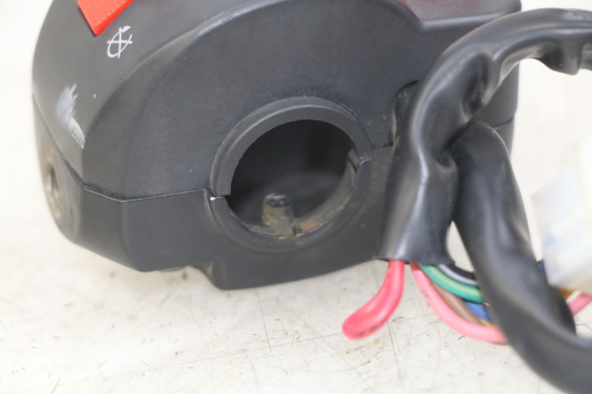 photo de RECHTS STUURSCHAKELAAR EFUN E2GO 1 (2017 - 2021) - Zoom op gebruiksstaat