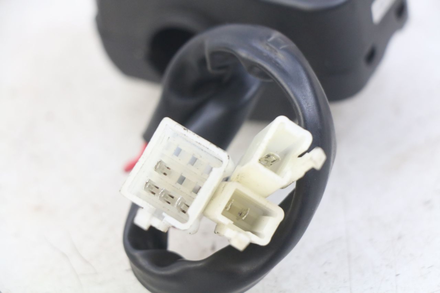 photo de RECHTS STUURSCHAKELAAR EFUN E2GO 1 (2017 - 2021) - Overzicht