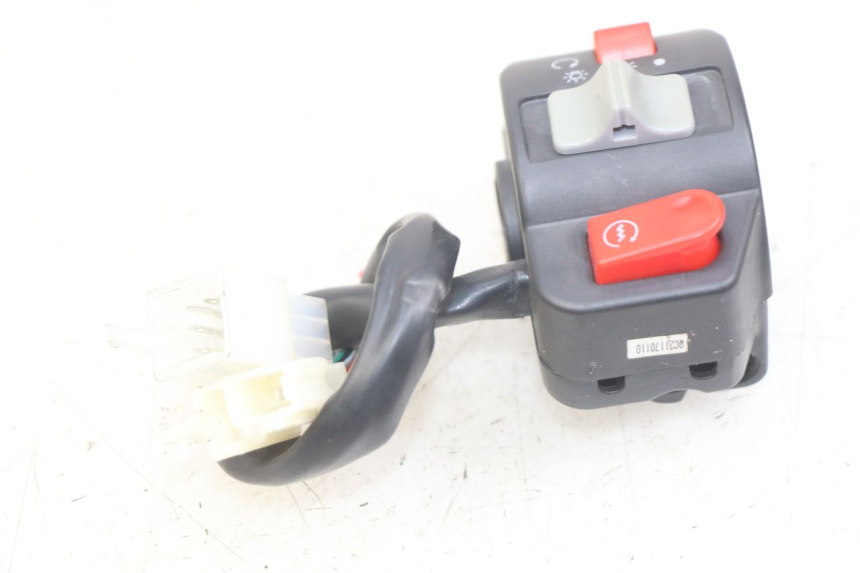 photo de RECHTS STUURSCHAKELAAR EFUN E2GO 1 (2017 - 2021) - Bevestigingspunten