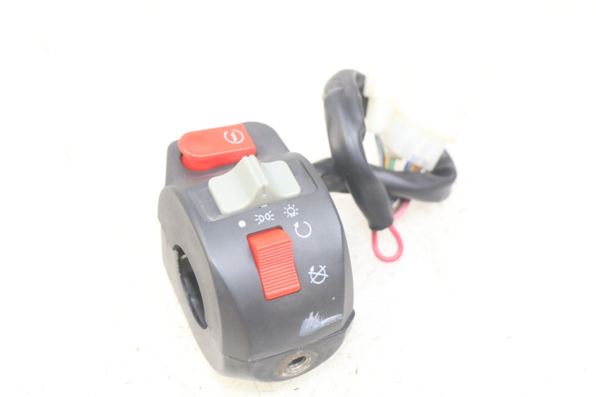 photo de RECHTS STUURSCHAKELAAR EFUN E2GO 1 (2017 - 2021) - Staat van het oppervlak