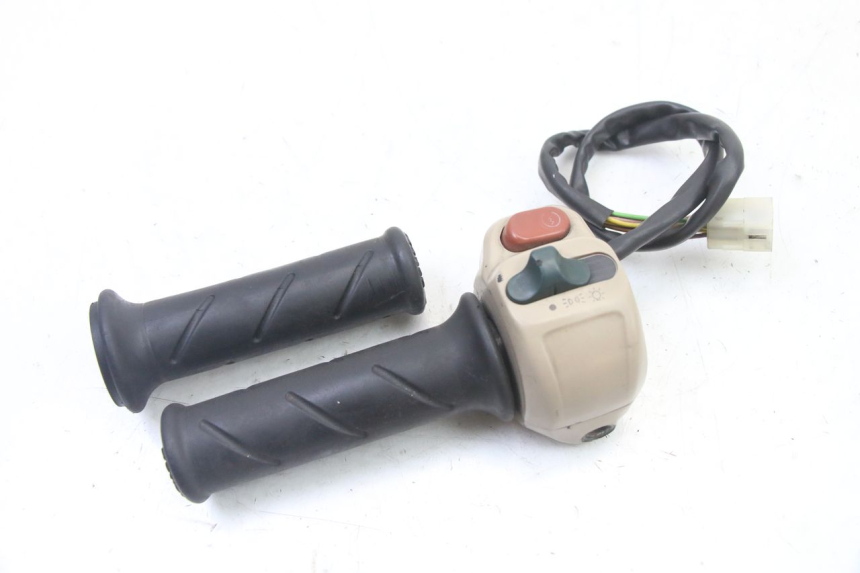 photo de RECHTER STUURSCHAKELAAR PEUGEOT ELYSEO 125 (1999 - 2004) - Zoom op gebruiksstaat