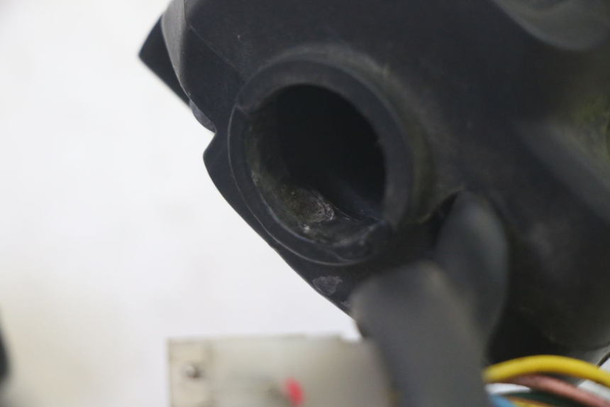 photo de RECHTER STUURSCHAKELAAR PEUGEOT ELYSEO 125 (1999 - 2004) - Technische close-up