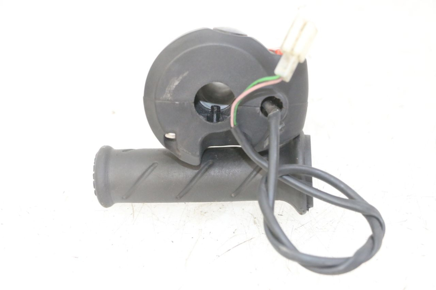 photo de RECHTER STUURSCHAKELAAR PEUGEOT ELYSTAR 125 (2002 - 2007) - Zoom op gebruiksstaat