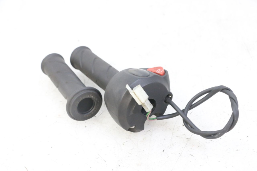 photo de RECHTER STUURSCHAKELAAR PEUGEOT ELYSTAR 125 (2002 - 2007) - Technische close-up