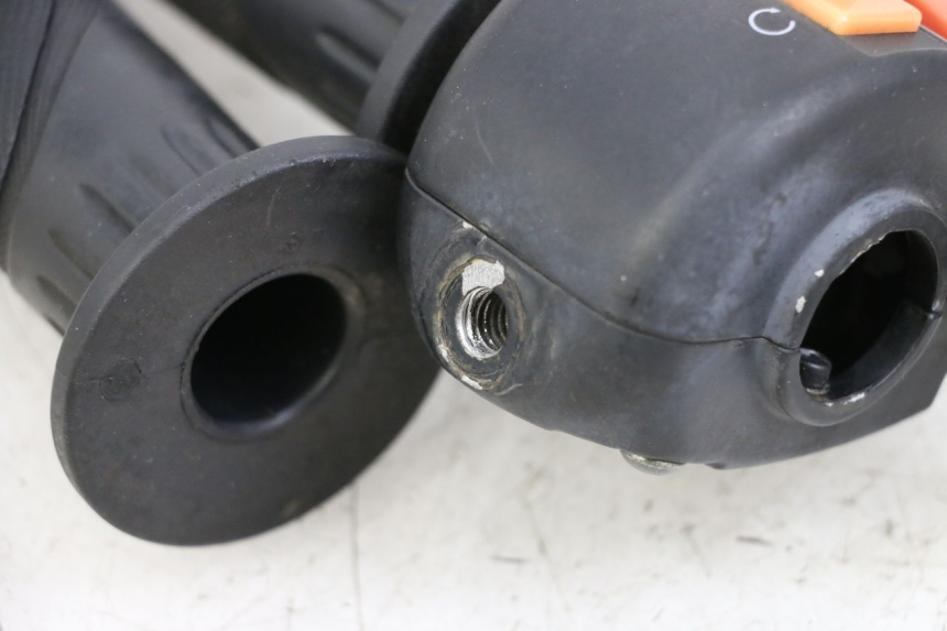 photo de RECHTER STUURSCHAKELAAR JM MOTORS EVOLIS 4T 50 (2018 - 2022) - Andere kijkhoek