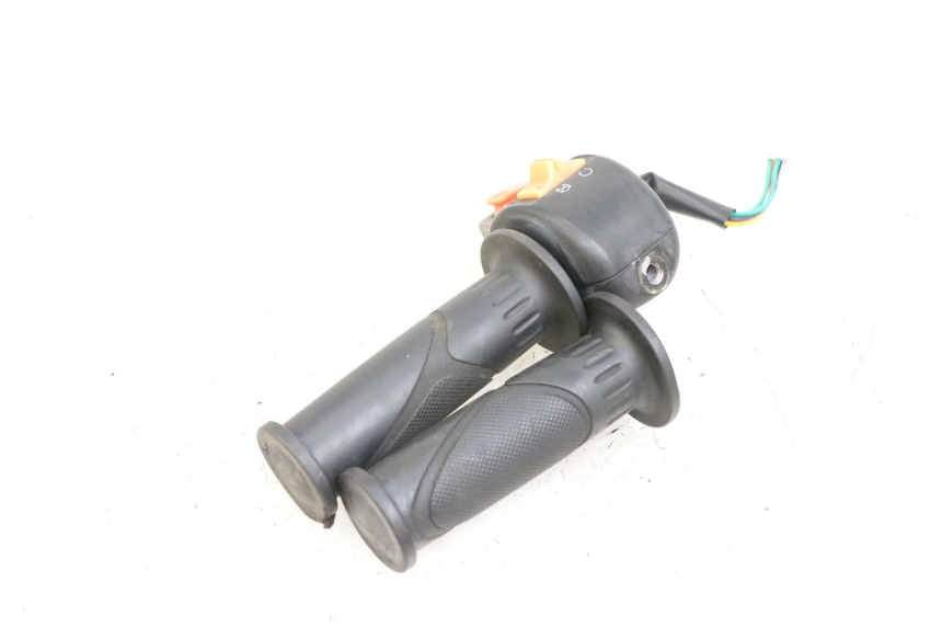 photo de RECHTER STUURSCHAKELAAR JM MOTORS EVOLIS 4T 50 (2018 - 2022) - Bevestigingspunten