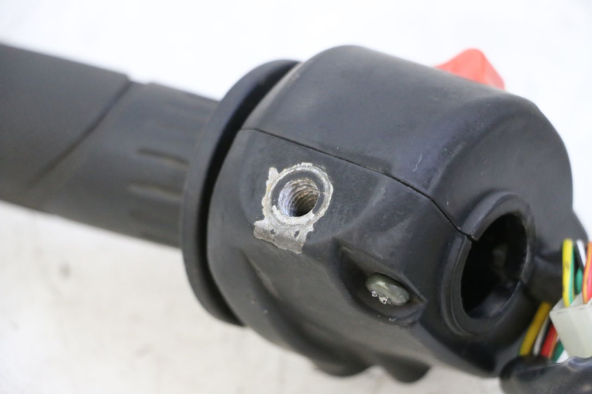 photo de RECHTER STUURSCHAKELAAR JM MOTORS EVOLIS 4T 50 (2018 - 2022) - Bevestigingspunten