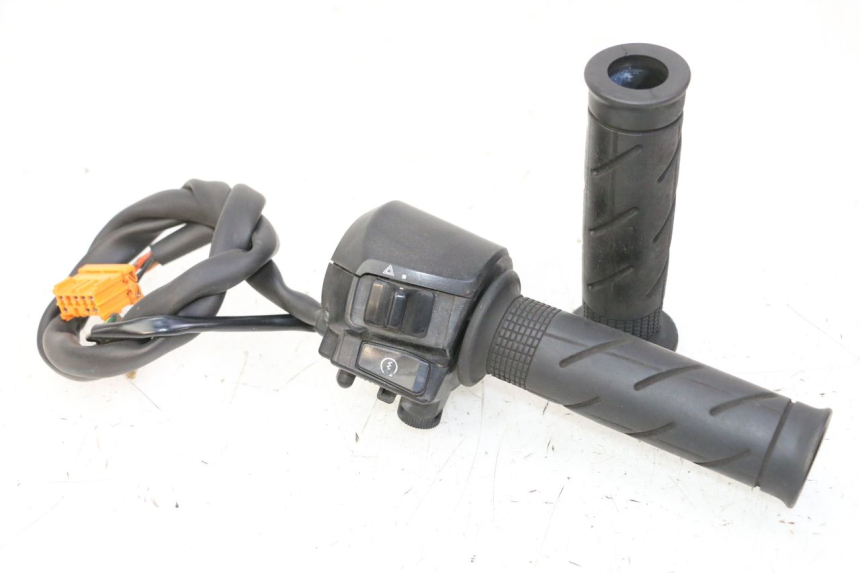 photo de RECHTS STUURSCHAKELAAR HONDA FES S-WING SWING ABS 125 (2007 - 2015) - Hoofdaanzicht