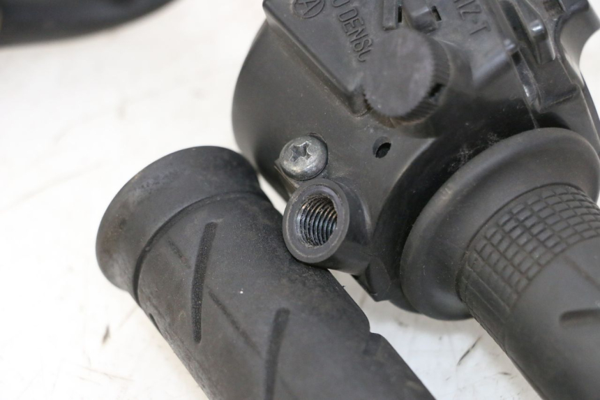 photo de RECHTS STUURSCHAKELAAR HONDA FES S-WING SWING ABS 125 (2007 - 2015) - Zoom op gebruiksstaat