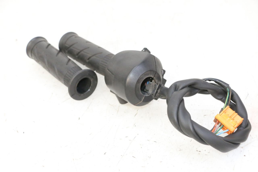 photo de RECHTS STUURSCHAKELAAR HONDA FES S-WING SWING ABS 125 (2007 - 2015) - Overzicht