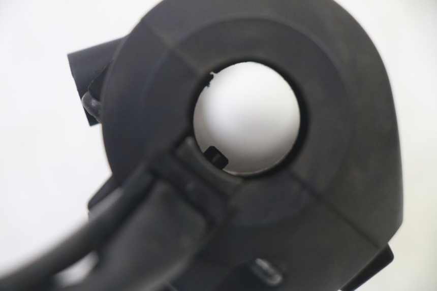 photo de RECHTS STUURSCHAKELAAR HONDA FES S-WING SWING ABS 125 (2007 - 2015) - Technische close-up